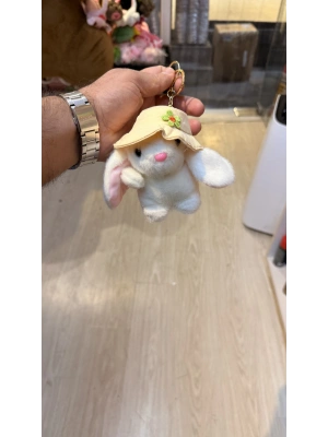 Şapkalı tavşan beyaz