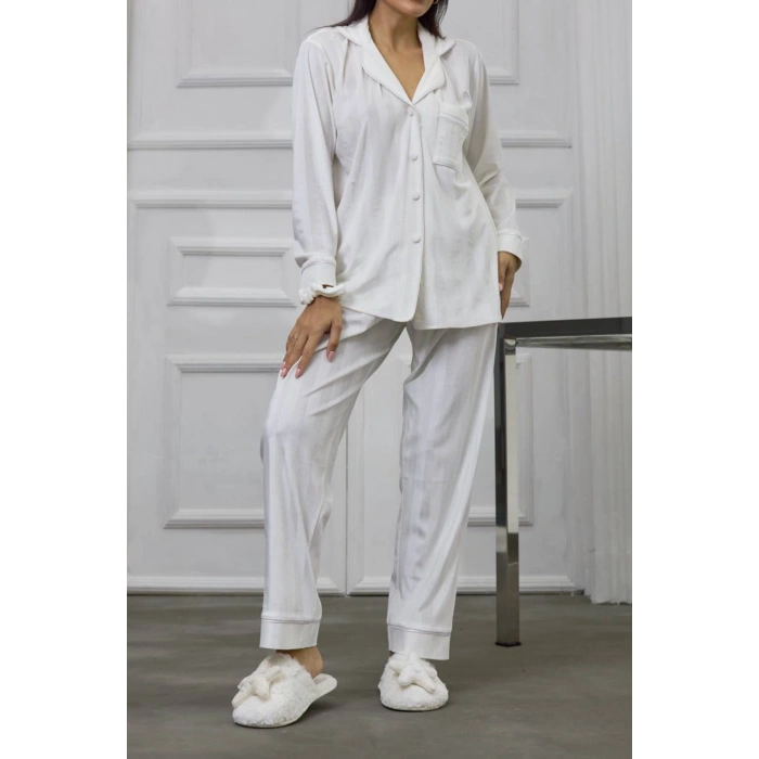 GİZOTTİ BEYAZ GOFRAJLI KALP NAKIŞLI UZUN KADİFE PİJAMA TAKIMI