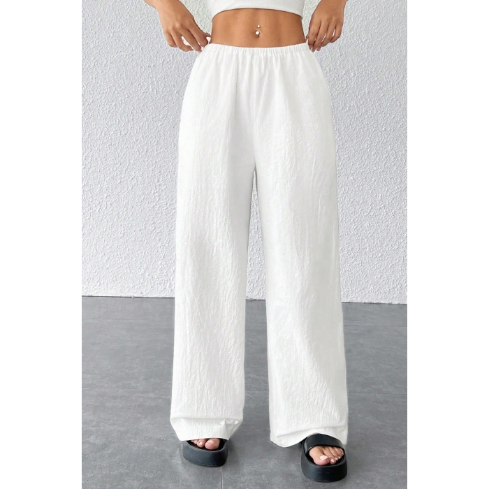 Kadın Beyaz Bol Kesim Cepli Geniş Paça Dökümlü Pantolon