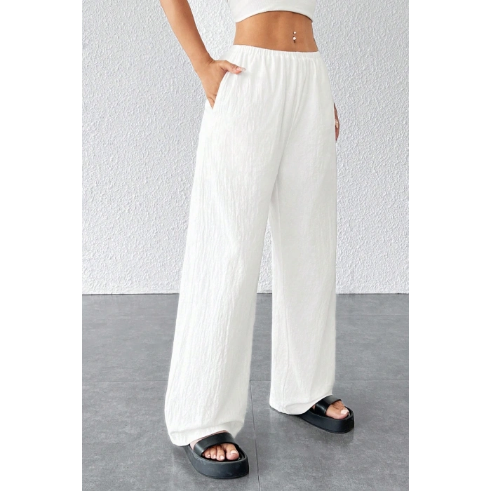 Kadın Beyaz Bol Kesim Cepli Geniş Paça Dökümlü Pantolon