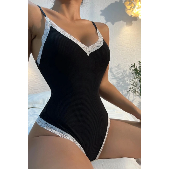 Kadın Beyaz Dantel Işlemeli Siyah Tulum Gecelik