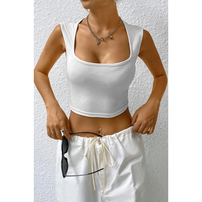 Kadın Beyaz Kare Yaka Kalınlaşan Omuz Detaylı Crop Top Bluz