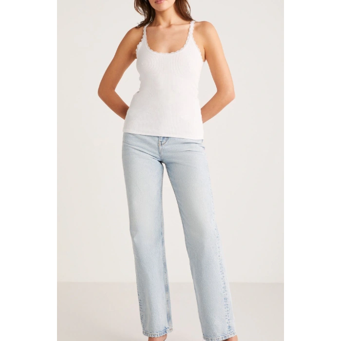 Kadın Beyaz Normal Kalıp Dantel Detalı Ince Askılı Oyuk Yaka Atlet