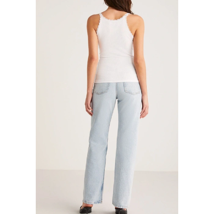 Kadın Beyaz Normal Kalıp Dantel Detalı Ince Askılı Oyuk Yaka Atlet