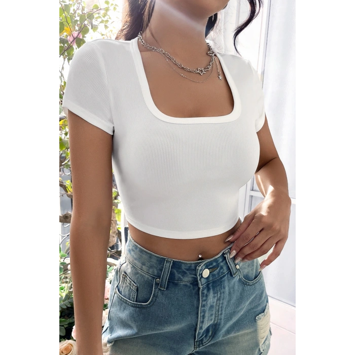 Kadın Beyaz Yarım Kol Düz Yaka Crop Top Bluz