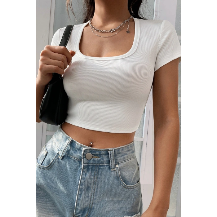 Kadın Beyaz Yarım Kol Düz Yaka Crop Top Bluz