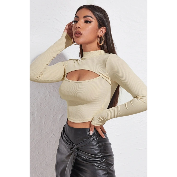 Kadın Ekru Göğüs Dekolteli Uzun Kollu Cut Out Crop Top Bluz