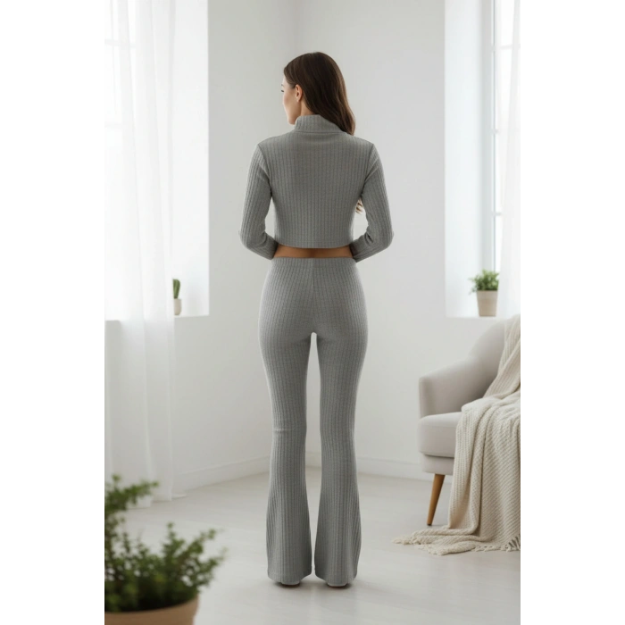Kadın Fitilli Eşofman Takımı – Gri Boğazlı Crop Üst & İspanyol Paça Pantolon, Esnek Rahat Kalıp