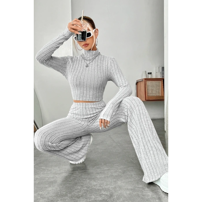 Kadın Gri Çizgili Boğazlı Crop Top ve Yüksek Bel Pantolon Takım
