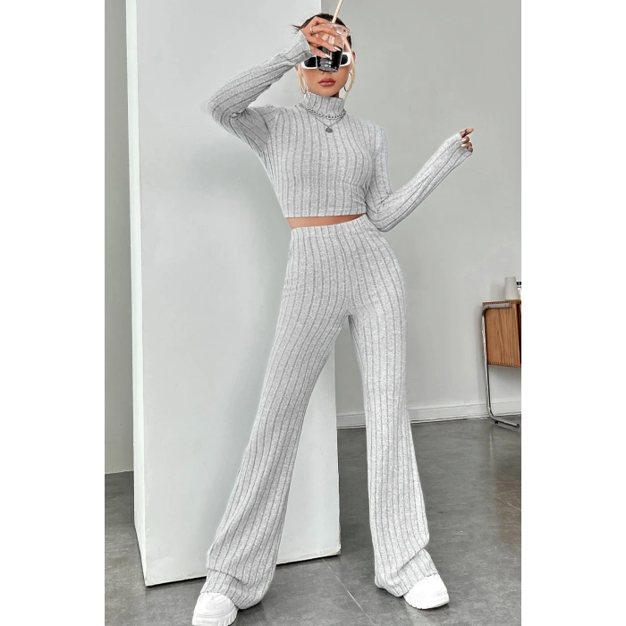 Kadın Gri Çizgili Boğazlı Crop Top ve Yüksek Bel Pantolon Takım