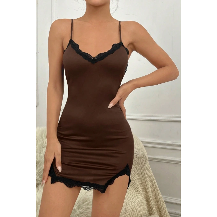 Kadın Kahverengi Göğsü ve Bacakları Dantelli Yırtmaçlı Şık Gecelik