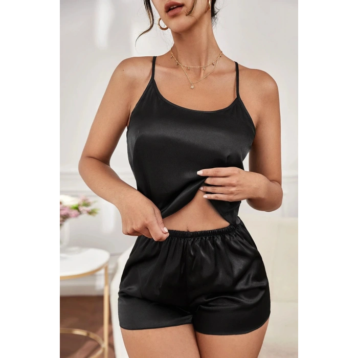 Kadın Siyah Asimetrik Sırt Dekolte Detaylı Şık Şortlu Gecelik Takım