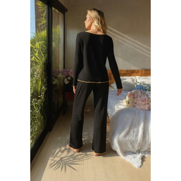 Kadın Siyah Fiyonklu İç Çamaşırı ve Uzun Kollu V Yaka Pijama Takımı 4lü Set