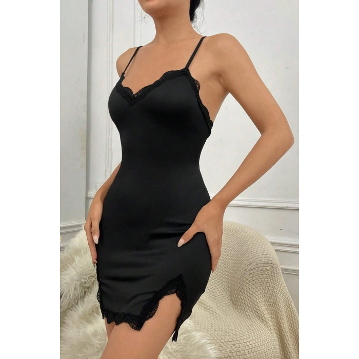 Kadın Siyah Göğsü ve Bacakları Dantelli Yırtmaçlı Şık Gecelik