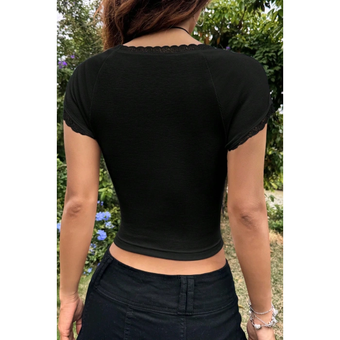 Kadın Siyah Göğsü ve Kolları Dantelli Fiyonklu Kısa Kol Crop Top Bluz
