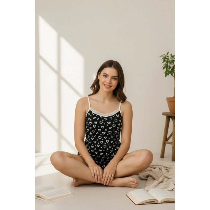 Kadın Siyah Kalp Desenli Askılı Şortlu Dantelli Pijama Takımı