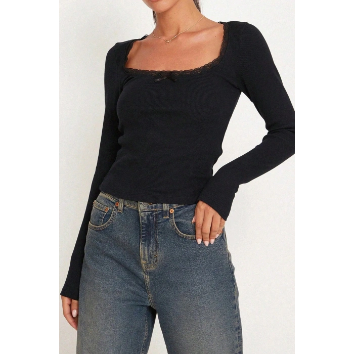 Kadın Siyah Kare Yaka Dantelli Uzun Kollu Crop Top Bluz