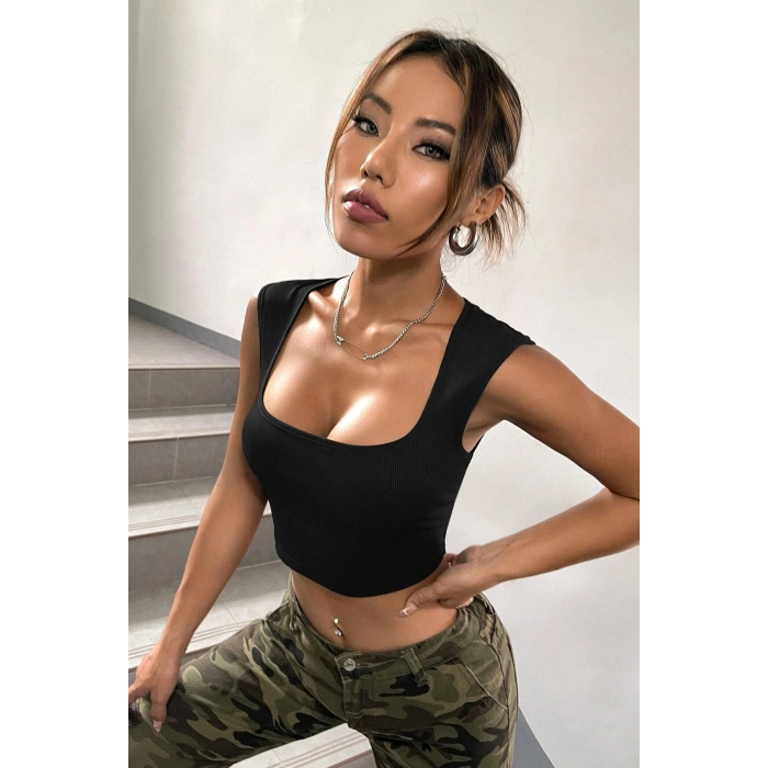 Kadın Siyah Kare Yaka Kalınlaşan Omuz Detaylı Crop Top Bluz