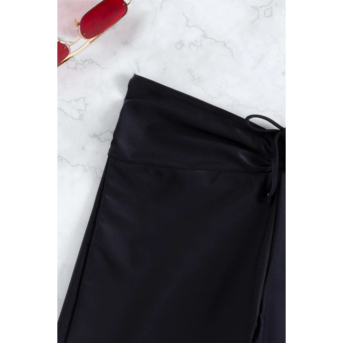 Kadın Siyah Önden Bağcıklı Deniz Şortu