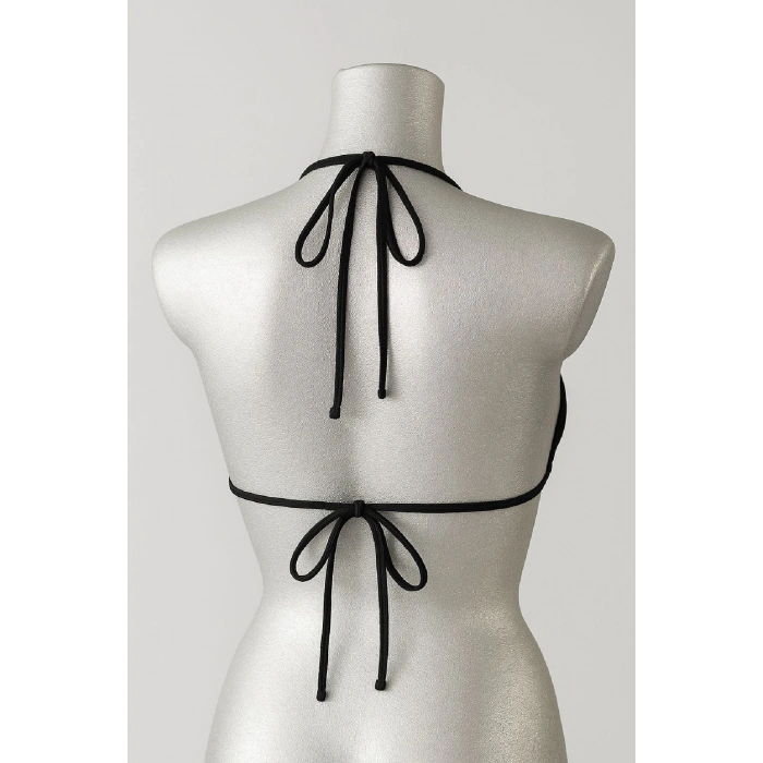 Kadın Siyah Pedli Üçgen Bikini Üstü Halter Bağlamalı Aksesuarlı