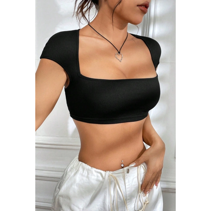 Kadın Siyah Sırt Dekolteli ve Boyundan Bağlamalı Yarım Kol Crop Top Bluz