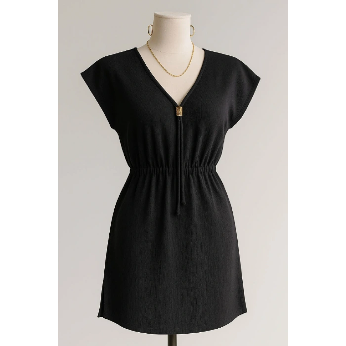 Kadın Siyah Yanları Yırtmaçlı Tokalı V Yaka Mini Plaj Elbisesi