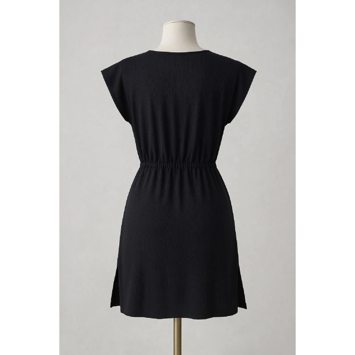 Kadın Siyah Yanları Yırtmaçlı Tokalı V Yaka Mini Plaj Elbisesi