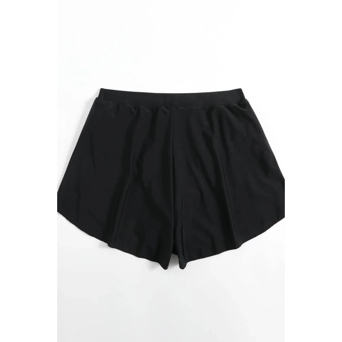 Kadın Siyah Yırtmaçlı Etek Görünümlü Şık Deniz Şortu