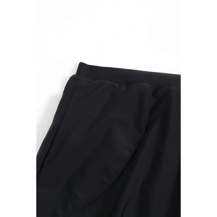 Kadın Siyah Yırtmaçlı Etek Görünümlü Şık Deniz Şortu