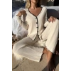 Kadın Beyaz Örme Kumaş V Yaka Düğmeli Rahat Şık Pijama Takımı