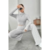 Kadın Gri Çizgili Boğazlı Crop Top ve Yüksek Bel Pantolon Takım