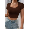 Kadın Kahverengi Yarım Kol Düz Yaka Crop Top Bluz