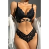 Kadın Siyah Kalp Tokalı Çapraz Lastik Detaylı Dantel İç Çamaşır Takımı