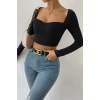 Kadın Siyah Uzun Kol Göğüs Dekolteli Şık Crop Top Bluz