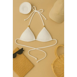 Kadın Beyaz Pedli Üçgen Bikini Üstü Halter Bağlamalı Aksesuarlı
