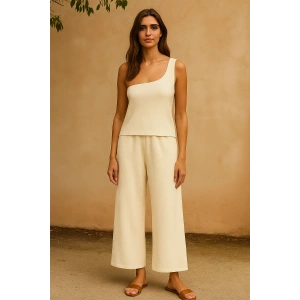 Kadın Beyaz Tek Omuzlu Şık Bluz & Geniş Paça Pantolon İkili Takım