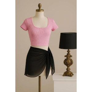 Kadın Pembe Yarım Kol Crop ve Siyah Pareo 2li Set