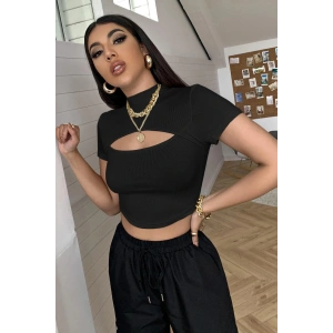 Kadın Siyah Göğüs Dekolteli Yarım Kollu Cut Out Crop Top Bluz
