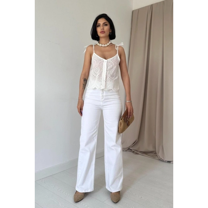 Beyaz Bağcıklı Brode Bluz