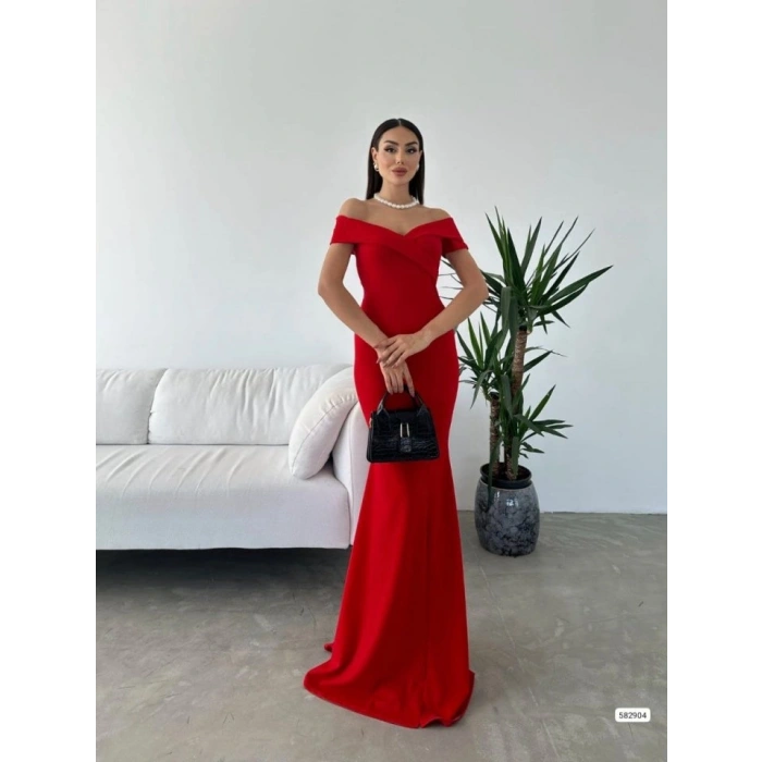 Kadın Dalgıç Kumaş Kayık Yaka Ve Dekolte Detaylı Elbise