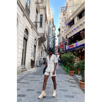 Bej Ceket Ve Şort Takım