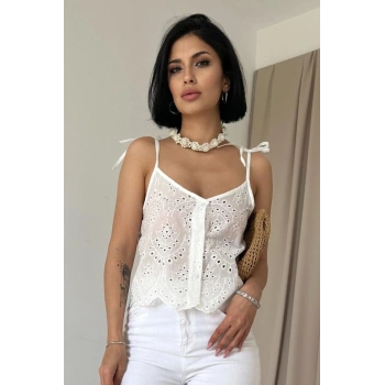 Beyaz Bağcıklı Brode Bluz