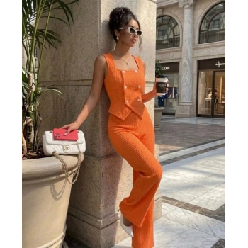 Kadın Düğmeli Bürümcük Kumaş Takım