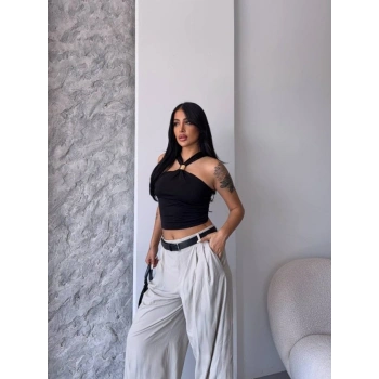 Kadın Toka Detay Halter Yaka Sandy Bluz