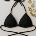 Kadın Siyah Pedli Üçgen Bikini Üstü Halter Bağlamalı Aksesuarlı