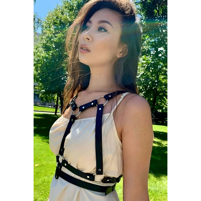 Elbise Üzeri Göğüs Detaylı Omuzdan Askılı İnce Şerit Şık Deri Kemer - Brf646