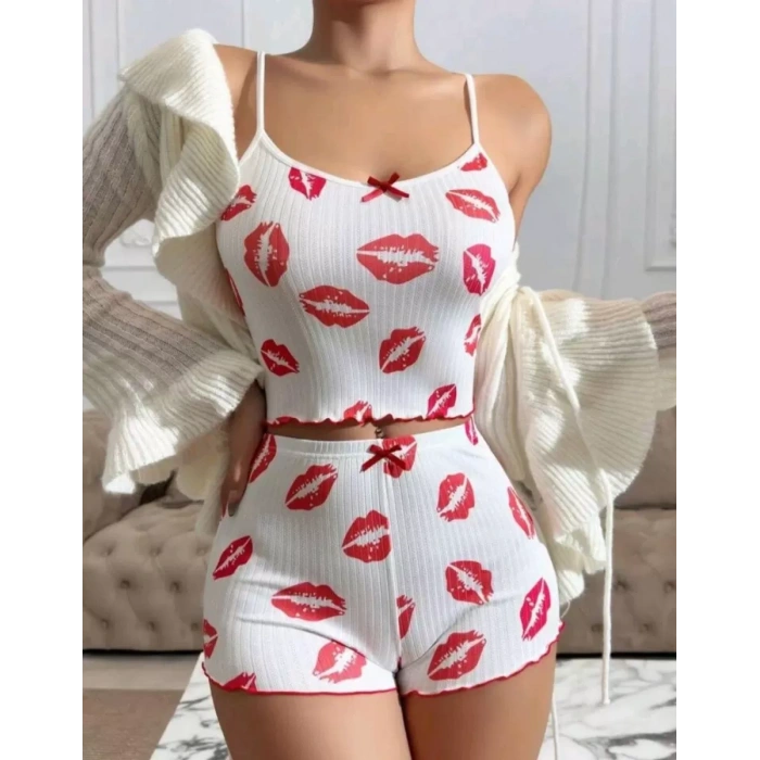 Kadın Beyaz Dudak Desenli Askılı Gecelik Takımı Şık Tasarım