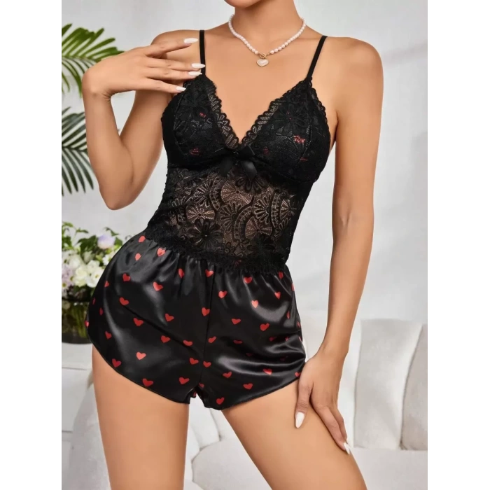 Kadın Siyah Kırmızı Kalp Desenli Saten Şortlu Pijama Takımı