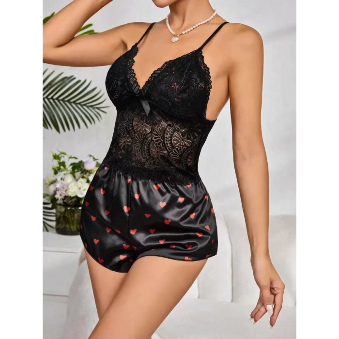 Kadın Siyah Kırmızı Kalp Desenli Saten Şortlu Pijama Takımı