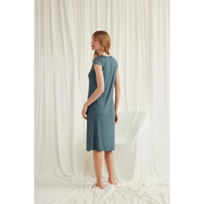 Kolu Omzu Ve Yakası Dantelli Önü Düğmeli Gecelik